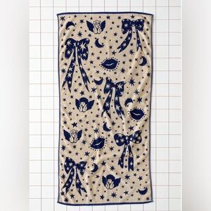 BAGGU Beige and Blue Reversible Towel 30x60 NEW NWT BNWT